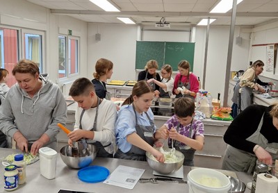 &acirc;Cheer, chill, relax and forget about the alarms&acirc; - Ukraine ... Bild 3