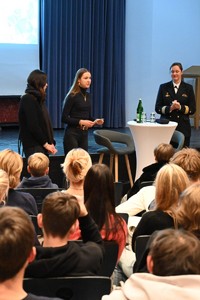 Altmarienauerin Claudia Neben ist erste U-Boot-Kommandantin ... Bild 3