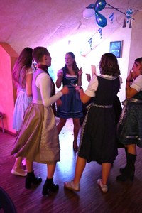 O'zapft is! Erstes Oktoberfest an der Schule Marienau Bild 18