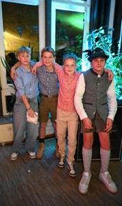 O'zapft is! Erstes Oktoberfest an der Schule Marienau Bild 13