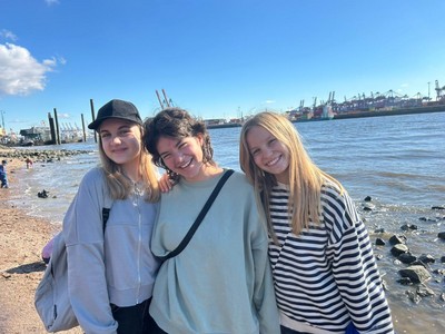 &acirc;Cheer, chill, relax and forget about the alarms&acirc; - Ukraine ... Bild 13