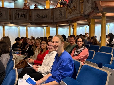 Theaterfahrt des 12. Jahrgangs Bild 2