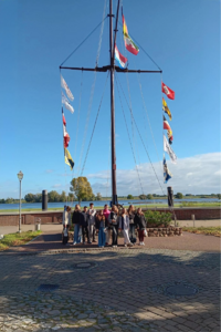 &acirc;Cheer, chill, relax and forget about the alarms&acirc; - Ukraine ... Bild 7